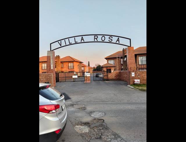 3 BEDROOM TOWNHOUSE FOR SALE IN EDLEEN